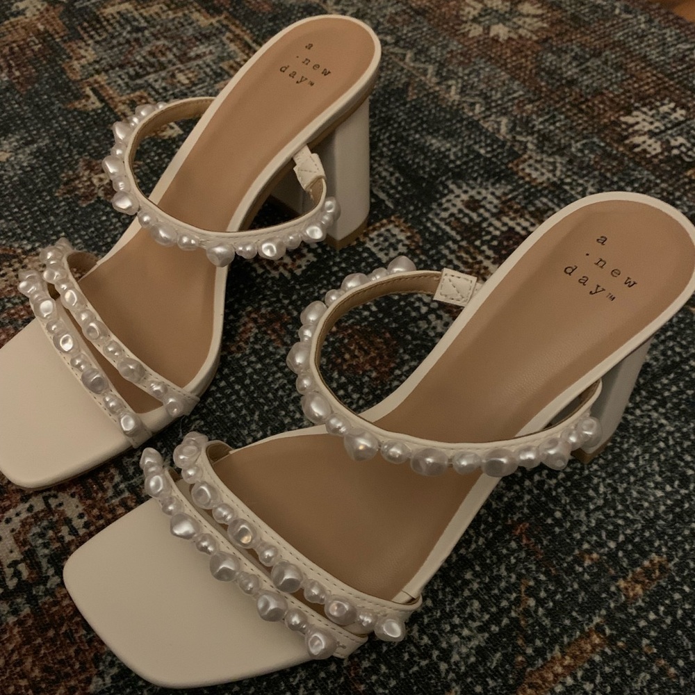 A new day target heels great condition.